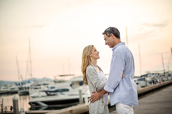 포토 JPG 주간 서양인 외국인 백인 라이프스타일 부부 여자 남자 여유 40대 중년 허리손 모션 중년라이프 태국 함께함 2014년태국 서기 사람 상반신 성인 야외 두명 옆모습 마주보기 노을 항구 로맨틱 중년부부 중년만 성인만 국내포토 자연요소 해외기획촬영 커플 감정 아시아 뷰포인트 포즈 컨셉 교통시설 인종 생활 파일형식