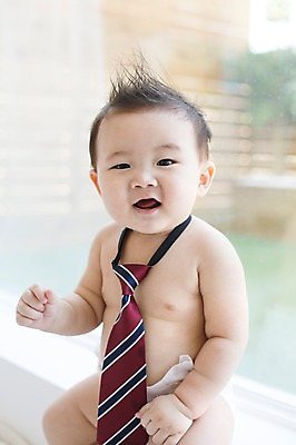 포토 JPG 스튜디오촬영 남자 넥타이 실내 한명 사람 앉기 동양인 귀여움 한국인 아기 즐거움 아기만 남자아기만 남자아기한명만 국내포토 1 잡화 감정 컨셉 모션 인종 내부 남자만 남자한명만 파일형식