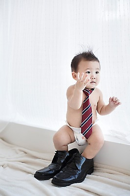 포토 JPG 스튜디오촬영 남자 구두 신발 넥타이 실내 한명 사람 앉기 동양인 귀여움 한국인 아기 즐거움 기저귀 아기만 남자아기만 남자아기한명만 국내포토 1 잡화 감정 컨셉 모션 인종 내부 아기용품 남자만 남자한명만 파일형식
