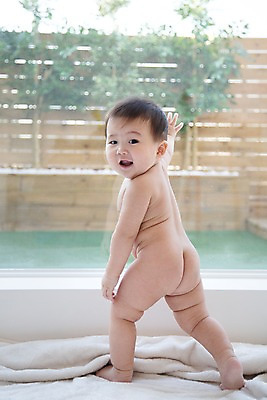 포토 JPG 스튜디오촬영 남자 창문 실내 한명 서기 사람 동양인 뒷모습 귀여움 기댐 한국인 아기 담요 창가 아기만 남자아기만 남자아기한명만 국내포토 1 뷰포인트 컨셉 모션 인종 내부 남자만 남자한명만 파일형식