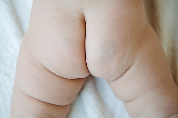 포토 JPG 스튜디오촬영 엎드리기 실내 한명 사람 동양인 신체부위 이불 한국인 아기 엉덩이 남자만 남자한명만 아기만 남자아기만 남자아기한명만 국내포토 1 침구 모션 인종 내부 파일형식