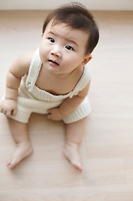 포토 JPG 스튜디오촬영 응시 남자 실내 한명 사람 앉기 동양인 귀여움 한국인 아기 뜨개옷 아기만 남자아기만 남자아기한명만 국내포토 1 시선 옷 컨셉 모션 인종 내부 남자만 남자한명만 파일형식