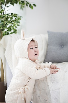 포토 JPG 스튜디오촬영 남자 실내 한명 서기 사람 동양인 소파 귀여움 기댐 한국인 아기 토끼옷 아기만 남자아기만 남자아기한명만 국내포토 1 옷 컨셉 의자 모션 인종 내부 남자만 남자한명만 파일형식