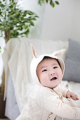 포토 JPG 스튜디오촬영 남자 실내 한명 서기 사람 동양인 귀여움 기댐 한국인 아기 토끼옷 아기만 남자아기만 남자아기한명만 국내포토 1 옷 컨셉 모션 인종 내부 남자만 남자한명만 파일형식