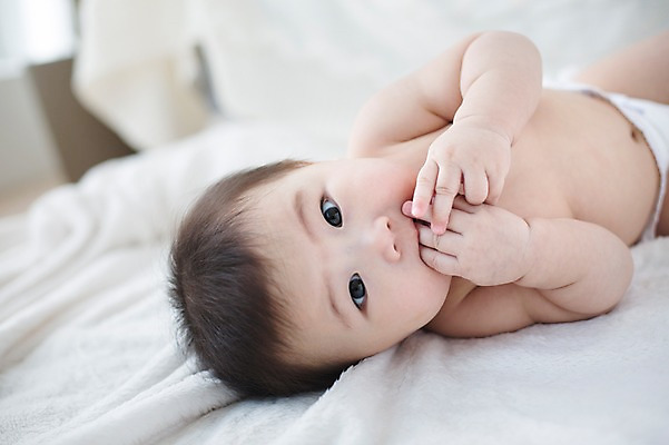 포토 JPG 스튜디오촬영 남자 실내 한명 사람 동양인 눕기 귀여움 한국인 아기 담요 기저귀 아기만 남자아기만 남자아기한명만 국내포토 1 컨셉 모션 인종 내부 아기용품 남자만 남자한명만 파일형식