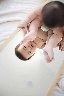 포토 JPG 스튜디오촬영 남자 실내 한명 사람 앉기 동양인 귀여움 거울 한국인 아기 기저귀 아기만 남자아기만 남자아기한명만 국내포토 1 컨셉 모션 인종 내부 아기용품 남자만 남자한명만 파일형식