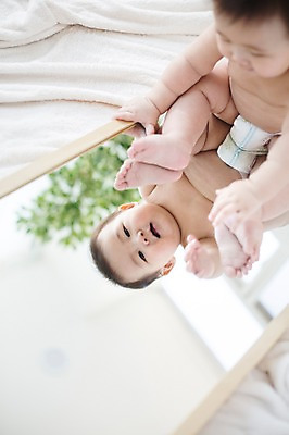 포토 JPG 스튜디오촬영 남자 실내 한명 사람 앉기 동양인 귀여움 거울 한국인 아기 기저귀 아기만 남자아기만 남자아기한명만 국내포토 1 컨셉 모션 인종 내부 아기용품 남자만 남자한명만 파일형식