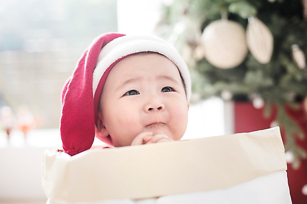 포토 JPG 스튜디오촬영 응시 남자 크리스마스 산타모자 실내 한명 사람 앉기 동양인 산타클로스 귀여움 한국인 아기 자루 아기만 남자아기만 남자아기한명만 국내포토 모자_잡화 1 시선 기념일 컨셉 모션 인종 내부 남자만 남자한명만 파일형식
