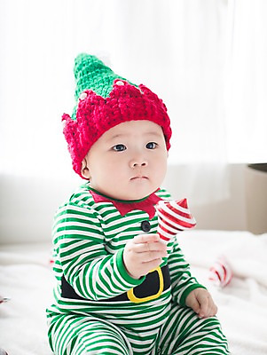 포토 JPG 스튜디오촬영 남자 요정 털모자 실내 한명 사람 앉기 동양인 장난감 귀여움 한국인 아기 아기만 남자아기만 남자아기한명만 국내포토 모자_잡화 1 컨셉 모션 인종 내부 남자만 남자한명만 파일형식