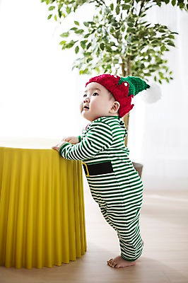 포토 JPG 스튜디오촬영 전신 남자 요정 털모자 실내 한명 서기 사람 동양인 바구니 귀여움 한국인 아기 아기만 남자아기만 남자아기한명만 국내포토 모자_잡화 1 컨셉 모션 인종 내부 남자만 남자한명만 파일형식