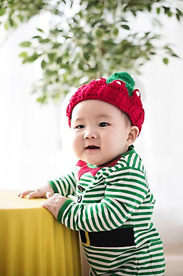 포토 JPG 스튜디오촬영 남자 요정 털모자 실내 한명 서기 사람 동양인 바구니 귀여움 한국인 아기 아기만 남자아기만 남자아기한명만 국내포토 모자_잡화 1 컨셉 모션 인종 내부 남자만 남자한명만 파일형식