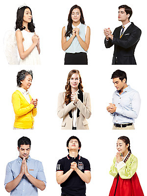 JPG 서양인 외국인 편집이미지 여자 노년 남자 포즈 청소년 사람 동양인 여러명 성인 한국인 기도 한복 디지털합성 몽타주 디지털아트 편집실사 한국전통 다수 인종 전통의상 CG 파일형식