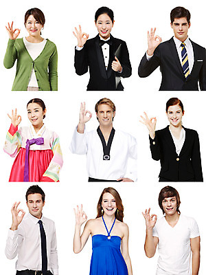 JPG 서양인 외국인 편집이미지 여자 남자 포즈 사람 동양인 정장 여러명 성인 캐주얼 한국인 OK 한복 디지털합성 만족 몽타주 디지털아트 성인만 편집실사 한국전통 옷 감정 다수 인종 손짓 전통의상 CG 파일형식