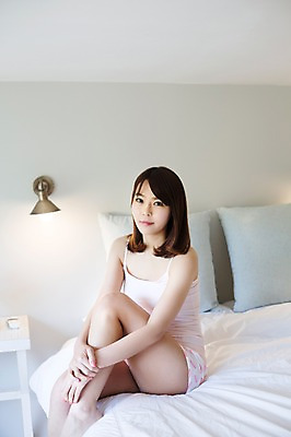 포토 JPG 우먼라이프 라이프스타일 여자 베개 모션 휴식 전등 실내 한명 미소 사람 앉기 동양인 20대 성인 앞모습 침실 한국인 침대 청년만 청년여자만 청년여자한명만 성인여자한명만 국내포토 1 뷰포인트 가구 컨셉 침구 조명 표정 인종 청년 내부 생활 여자만 여자한명만 성인여자만 성인만 파일형식