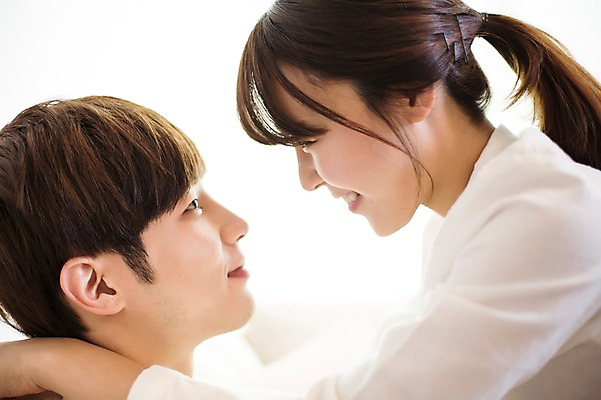 포토 JPG 라이프스타일 부부 커플 여자 남자 행복 여유 커플라이프 장난 신혼부부 모션 함께함 실내 사랑 미소 사람 앉기 동양인 상반신 20대 성인 두명 옆모습 마주보기 다정 한국인 청년만 성인만 국내포토 감정 뷰포인트 컨셉 관계 표정 인종 청년 내부 생활 신혼 파일형식