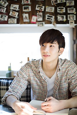 포토 JPG 라이프스타일 응시 남자 맨라이프 모션 탁자 휴식 실내 한명 미소 들기 사람 앉기 동양인 손짓 상반신 20대 성인 앞모습 책 펜 한국인 기록 청년만 청년남자만 청년남자한명만 성인남자한명만 국내포토 1 시선 뷰포인트 가구 컨셉 표정 인종 청년 내부 생활 필기구 남자만 남자한명만 성인남자만 성인만 파일형식