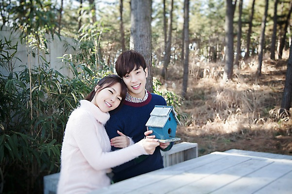 포토 JPG 주간 나무 식물 라이프스타일 부부 커플 여자 남자 행복 커플라이프 의자 신혼부부 모션 탁자 휴식 함께함 미소 들기 사람 앉기 동양인 상반신 20대 성인 야외 두명 앞모습 다정 한국인 풀 청년만 성인만 국내포토 자연요소 감정 뷰포인트 가구 컨셉 관계 표정 인종 청년 생활 신혼 파일형식