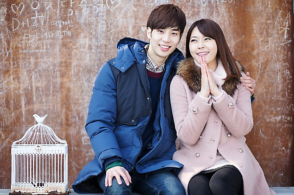 포토 JPG 주간 라이프스타일 부부 커플 여자 남자 행복 벽 커플라이프 신혼부부 모션 어깨동무 휴식 함께함 미소 사람 앉기 동양인 손짓 상반신 20대 성인 야외 두명 앞모습 다정 한국인 낙서 새장 청년만 성인만 국내포토 자연요소 감정 뷰포인트 포즈 컨셉 관계 표정 인종 청년 생활 신혼 케이지 파일형식