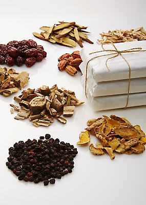 포토 JPG 스튜디오촬영 재료 건조 실내 건강 사람없음 한의학 한약재 한약 대추 건강식품 감초 도라지 백출 약봉지 오가피 오미자 치자 강황 국내포토 음식 식재료 의학 내부 약 약재 파일형식