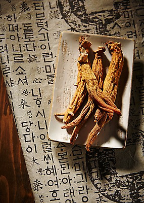 포토 JPG 스튜디오촬영 접시 재료 실내 건강 사람없음 한의학 한약재 삼 한약 한지 건강식품 홍삼 국내포토 식기 종이 음식 채소 의학 내부 약 약재 파일형식