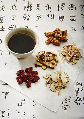 포토 JPG 스튜디오촬영 종이 재료 건조 실내 건강 사람없음 한의학 한약재 한약 대추 건강식품 당귀 도라지 둥굴레 백출 국내포토 음식 의학 내부 약 약재 파일형식