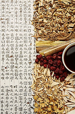 포토 JPG 스튜디오촬영 재료 건조 실내 건강 사람없음 한의학 한약재 한약 대추 건강식품 도라지 백출 오가피 옻나무 작약 우슬 국내포토 나무 꽃 음식 의학 내부 약 약재 파일형식