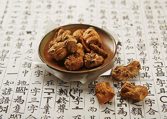 포토 JPG 스튜디오촬영 그릇 재료 건조 실내 건강 사람없음 한의학 한약재 한약 건강식품 둥굴레 국내포토 식기 음식 의학 내부 약 약재 파일형식