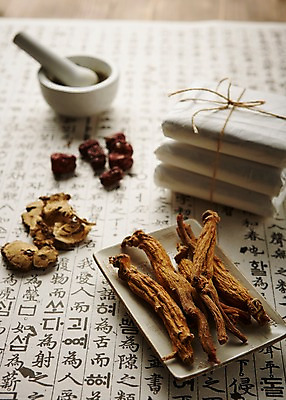 포토 JPG 스튜디오촬영 접시 재료 건조 실내 건강 사람없음 한의학 한약재 한약 대추 건강식품 막자사발 당귀 약봉지 홍삼 국내포토 식기 음식 의학 내부 약 약재 삼 사발 파일형식