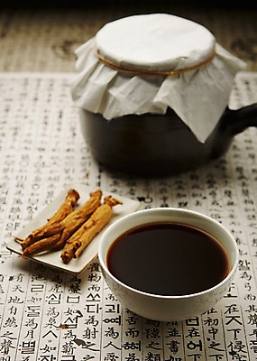 포토 JPG 스튜디오촬영 그릇 재료 실내 건강 사람없음 한의학 한약재 삼 사발 한약 건강식품 약탕기 홍삼 국내포토 식기 음식 채소 의학 주방용품 내부 약 약재 사기그릇 파일형식