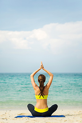 포토 JPG 주간 서양인 외국인 백인 구름 해외기획촬영 우먼라이프 라이프스타일 여자 요가 모션 하늘 휴식 2014년태국 한명 사람 손짓 상반신 20대 성인 해변 야외 뒷모습 모래사장 운동 스트레칭 활발 목표 열정 손모으기 의료성형뷰티 청년만 청년여자만 청년여자한명만 성인여자한명만 국내포토 자연요소 1 웰빙 감정 바다 뷰포인트 컨셉 건강 인종 청년 생활 여자만 여자한명만 성인여자만 성인만 파일형식