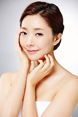 포토 JPG 스튜디오촬영 우먼라이프 라이프스타일 여자 모션 실내 한명 서기 미소 사람 동양인 손짓 상반신 20대 성인 앞모습 뷰티 한국인 순수 청순 의료성형뷰티 청년만 청년여자만 청년여자한명만 성인여자한명만 국내포토 1 뷰포인트 컨셉 표정 인종 청년 내부 생활 여자만 여자한명만 성인여자만 성인만 파일형식