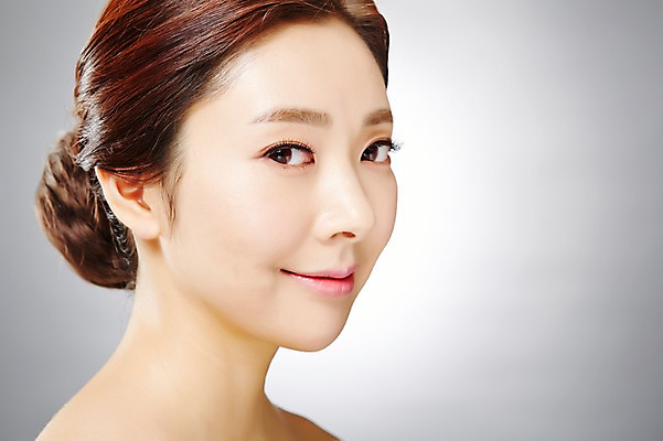 포토 JPG 스튜디오촬영 우먼라이프 라이프스타일 여자 모션 실내 한명 서기 미소 사람 동양인 상반신 20대 성인 옆모습 뷰티 한국인 순수 청순 의료성형뷰티 청년만 청년여자만 청년여자한명만 성인여자한명만 국내포토 1 뷰포인트 컨셉 표정 인종 청년 내부 생활 여자만 여자한명만 성인여자만 성인만 파일형식