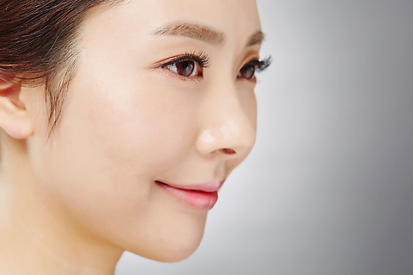 포토 JPG 스튜디오촬영 우먼라이프 라이프스타일 응시 여자 얼굴 모션 실내 한명 미소 사람 동양인 근접촬영 상반신 20대 성인 옆모습 신체부위 뷰티 한국인 순수 청순 의료성형뷰티 청년만 청년여자만 청년여자한명만 성인여자한명만 국내포토 1 시선 뷰포인트 컨셉 표정 인종 청년 내부 생활 여자만 여자한명만 성인여자만 성인만 파일형식