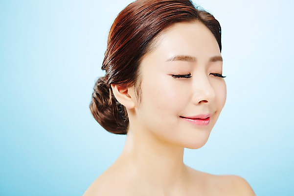 포토 JPG 스튜디오촬영 우먼라이프 라이프스타일 여자 모션 실내 한명 서기 미소 사람 동양인 상반신 20대 성인 앞모습 뷰티 눈감음 한국인 순수 청순 의료성형뷰티 청년만 청년여자만 청년여자한명만 성인여자한명만 국내포토 1 뷰포인트 컨셉 표정 인종 청년 내부 생활 여자만 여자한명만 성인여자만 성인만 파일형식