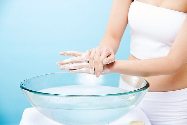 포토 JPG 스튜디오촬영 우먼라이프 라이프스타일 여자 모션 실내 한명 서기 들기 사람 동양인 상반신 20대 성인 옆모습 물 뷰티 한국인 세수 씻기 비누 대야 비누거품 의료성형뷰티 청년만 청년여자만 청년여자한명만 성인여자한명만 국내포토 자연요소 1 뷰포인트 인종 청년 내부 생활 위생용품 청결 거품 여자만 여자한명만 성인여자만 성인만 파일형식