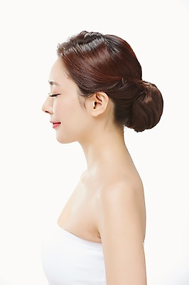 포토 JPG 스튜디오촬영 우먼라이프 라이프스타일 여자 모션 실내 한명 서기 미소 사람 동양인 상반신 20대 성인 옆모습 뷰티 눈감음 한국인 순수 청순 의료성형뷰티 청년만 청년여자만 청년여자한명만 성인여자한명만 국내포토 1 뷰포인트 컨셉 표정 인종 청년 내부 생활 여자만 여자한명만 성인여자만 성인만 파일형식