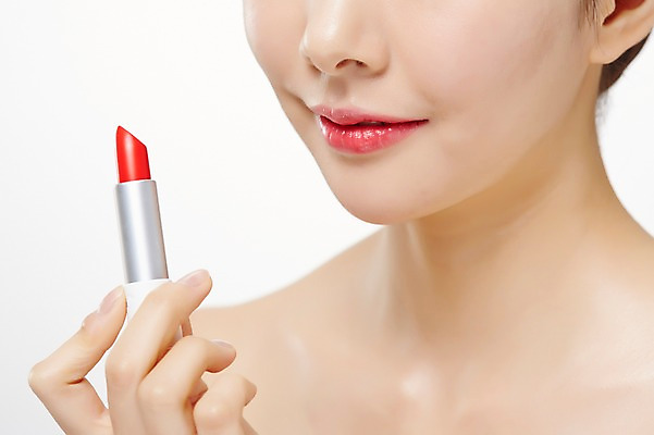 포토 JPG 스튜디오촬영 우먼라이프 라이프스타일 여자 모션 실내 한명 서기 미소 들기 사람 동양인 근접촬영 상반신 20대 성인 앞모습 화장 뷰티 화장품 한국인 립스틱 의료성형뷰티 청년만 청년여자만 청년여자한명만 성인여자한명만 국내포토 1 뷰포인트 표정 인종 청년 내부 생활 여자만 여자한명만 성인여자만 성인만 파일형식