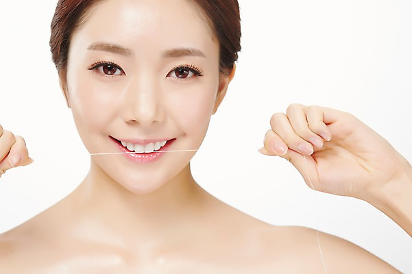 포토 JPG 스튜디오촬영 우먼라이프 라이프스타일 여자 모션 실내 한명 서기 미소 들기 사람 동양인 상반신 20대 성인 앞모습 뷰티 한국인 치실 의료성형뷰티 청년만 청년여자만 청년여자한명만 성인여자한명만 국내포토 1 뷰포인트 표정 인종 청년 내부 생활 위생용품 여자만 여자한명만 성인여자만 성인만 파일형식