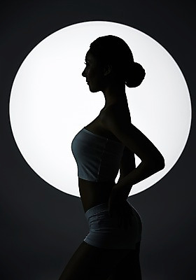 포토 JPG 스튜디오촬영 우먼라이프 라이프스타일 여자 모션 조명 실내 한명 서기 사람 상반신 20대 성인 옆모습 뷰티 역광 의료성형뷰티 청년만 청년여자만 청년여자한명만 성인여자한명만 국내포토 1 뷰포인트 청년 내부 생활 여자만 여자한명만 성인여자만 성인만 파일형식