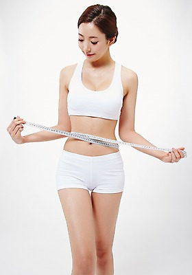 포토 JPG 스튜디오촬영 우먼라이프 라이프스타일 응시 여자 다이어트 모션 실내 줄자 한명 서기 미소 들기 사람 동양인 상반신 20대 성인 앞모습 뷰티 한국인 둘레 허리 측정 의료성형뷰티 청년만 청년여자만 청년여자한명만 성인여자한명만 국내포토 1 시선 뷰포인트 표정 자 건강 인종 청년 내부 생활 신체부위 여자만 여자한명만 성인여자만 성인만 파일형식