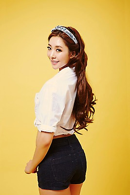 포토 JPG 스튜디오촬영 우먼라이프 라이프스타일 여자 모션 실내 한명 서기 미소 사람 동양인 상반신 20대 성인 옆모습 캐주얼 뷰티 섹시 활발 한국인 유혹 의료성형뷰티 청년만 청년여자만 청년여자한명만 성인여자한명만 국내포토 1 옷 뷰포인트 컨셉 표정 인종 청년 내부 생활 여자만 여자한명만 성인여자만 성인만 파일형식