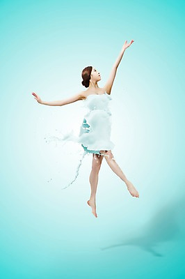 JPG 편집 편집이미지 여자 포즈 순간포착 한명 사람 동양인 성인 점프 페인트 한국인 화려 우아함 디지털합성 디지털아트 스플래쉬 여자만 여자한명만 성인여자만 성인만 편집실사 1 컨셉 모션 촬영기법 인종 CG 파일형식