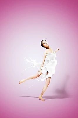 JPG 편집 편집이미지 여자 포즈 순간포착 한명 사람 동양인 성인 페인트 한국인 춤 화려 우아함 디지털합성 디지털아트 스플래쉬 여자만 여자한명만 성인여자만 성인만 편집실사 1 컨셉 문화예술 촬영기법 인종 CG 파일형식