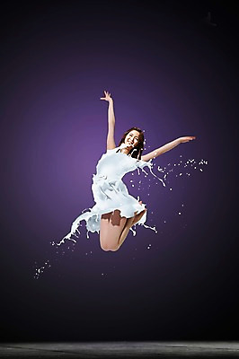 JPG 편집 편집이미지 여자 포즈 순간포착 한명 사람 동양인 성인 점프 페인트 한국인 화려 우아함 디지털합성 디지털아트 스플래쉬 여자만 여자한명만 성인여자만 성인만 편집실사 1 컨셉 모션 촬영기법 인종 CG 파일형식