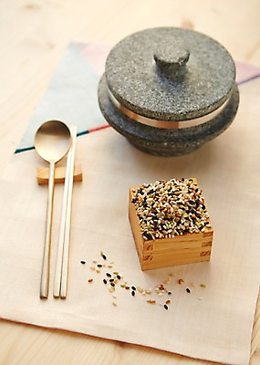 포토 JPG 스튜디오촬영 음식 식재료 젓가락 실내 사람없음 숟가락 잡곡 레시피 돌솥 국내포토 수저 내부 파일형식