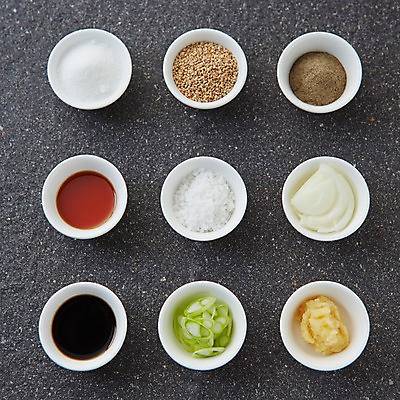 포토 JPG 스튜디오촬영 그릇 음식 식재료 양파 실내 사람없음 양념 설탕 간장 소금 종지 깨 레시피 후추 파 다진마늘 국내포토 식기 채소 내부 조미료 향신료 파일형식