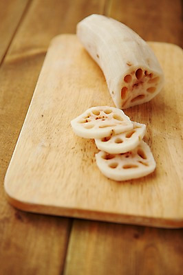 포토 JPG 스튜디오촬영 음식 채소 식재료 도마 실내 사람없음 레시피 연근 국내포토 주방용품 내부 파일형식