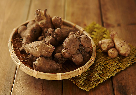 포토 JPG 스튜디오촬영 음식 채소 식재료 실내 사람없음 바구니 레시피 돼지감자 국내포토 감자 내부 파일형식