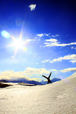 포토 JPG 해외이미지 계절 스포츠 겨울 자연 하늘 소년 청년 사람없음 야외 파란색 청춘 점프 얼음 추위 흰색 신선 12월 11월 스위스 언덕 서리 1월 프리스타일 눈내림 겨울풍경 해외202004 해외포토 자연요소 남자 유럽 어린이 컬러 컨셉 모션 눈_날씨 풍경 성인 날짜 생태계 파일형식 이미지허브