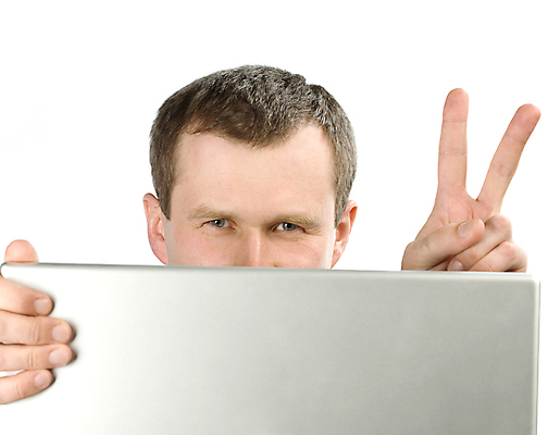 포토 JPG 해외이미지 백인 직업 응시 남자 행복 얼굴 40대 백그라운드 한명 사람 성인 노트북 컴퓨터 금속 공책 흰색 스마트 해외202004 해외포토 서양인 1 시선 감정 컬러 중년 컨셉 재질 문구용품 신체부위 전자제품 파일형식 이미지허브